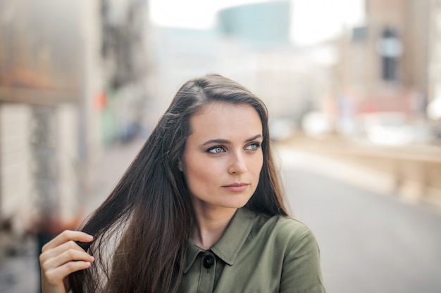 Mooie vrouw op straat