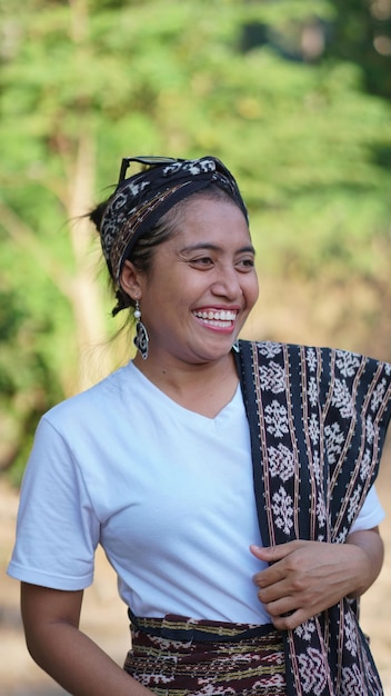 mooie vrouwen die traditionele kleding dragen van sabu-eiland Indonesië