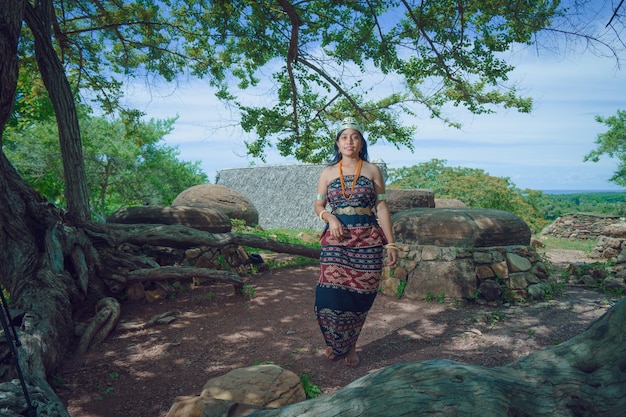 mooie vrouwen die traditionele kleding dragen van sabu-eiland Indonesië