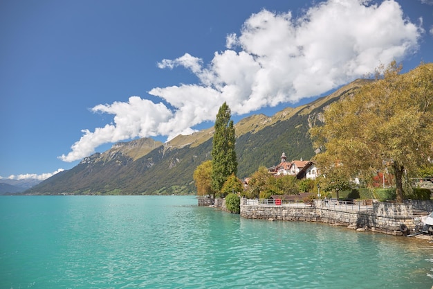 Mooie zonnige dag aan het meer van Brienz in Zwitserland