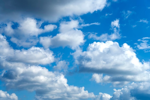 Mooie zonnige dag in de lucht. Aria in de lucht