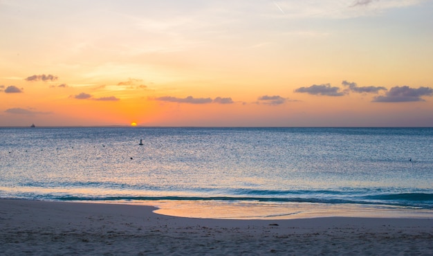 Mooie zonsondergang in Providenciales op Turken en Caicos