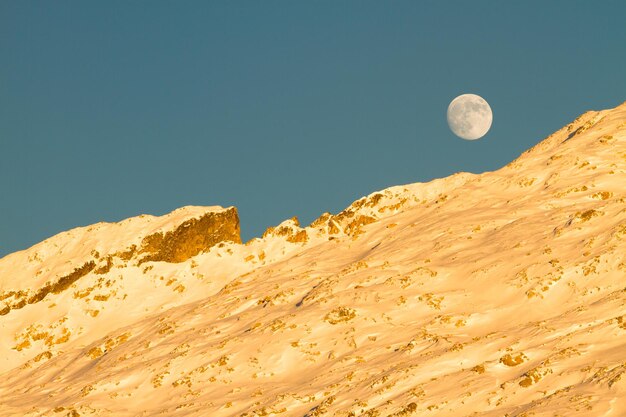 Foto luna sopra il col d39arrius in inverno