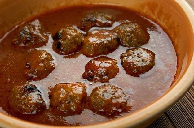 Moong dal kofta curry - Indiase keuken.