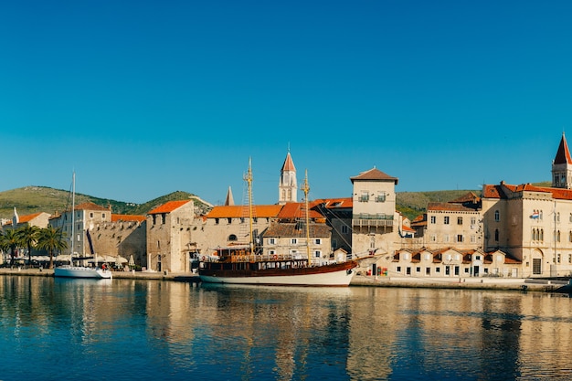 Mooring for yachts near the old town