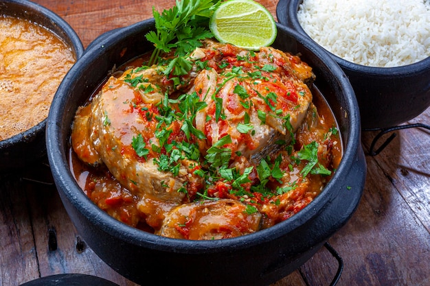 Moqueca vis traditionele schotel van Braziliaanse keuken rijst en mush