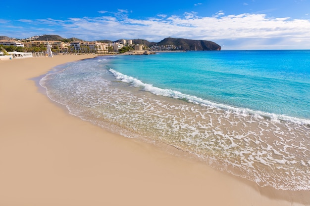 Photo moraira playa la ampolla beach in teulada alicante spain