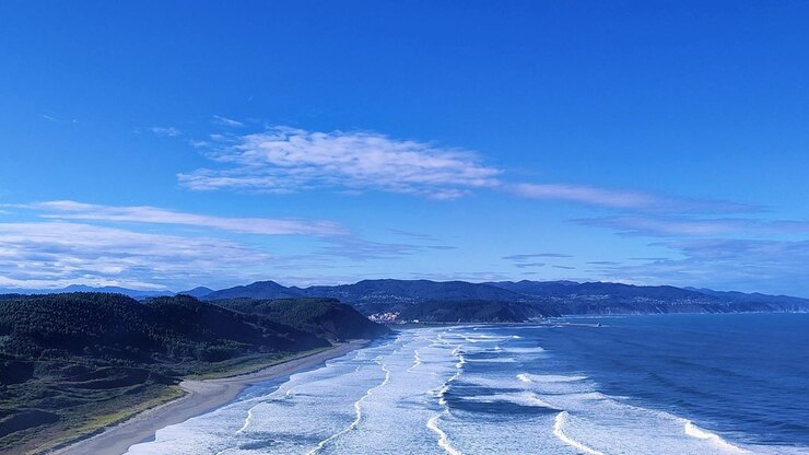 Photo 朝は崖の上で