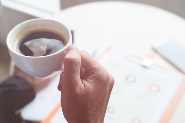 朝のコーヒーカップ