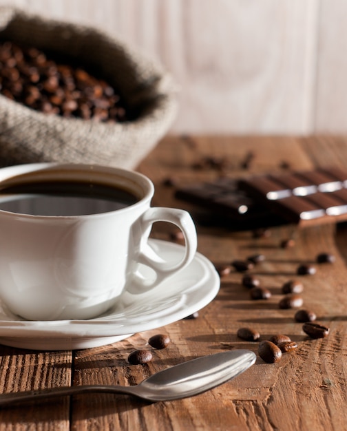 朝のコーヒーとチョコレート