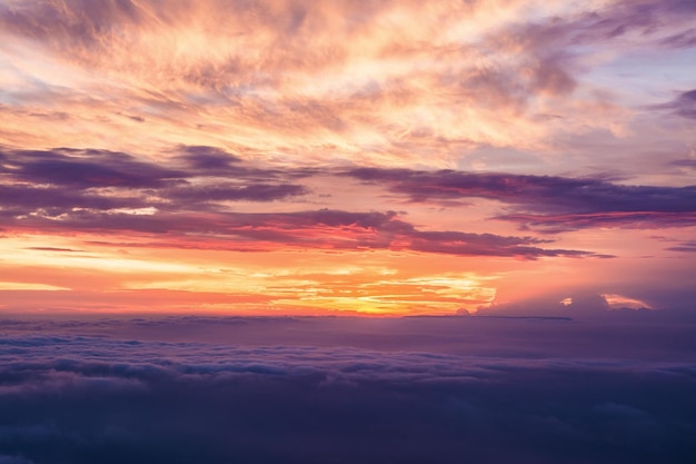 Photo morning mist with mountain sunrise and sea of mis