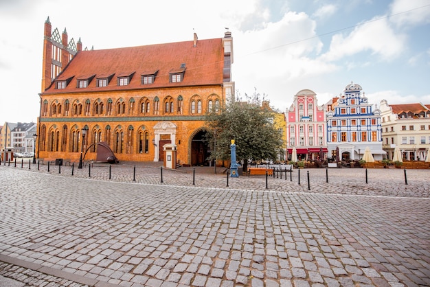 Утренний вид на старую ратушу в городе Щецин, Польша