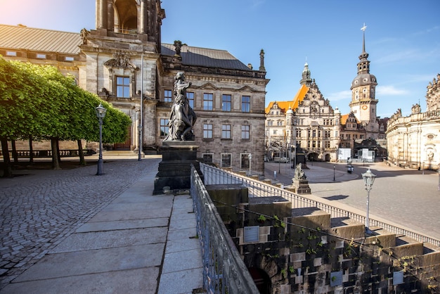 독일 드레스덴(Dresden) 시의 교회와 성문이 있는 슐로스플라츠(Schlossplatz) 및 브륄(Bruhl) 테라스의 아침 전망