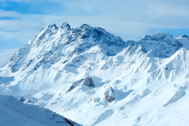 朝の冬のシルヴレッタ アルプスの風景、チロル、オーストリア。