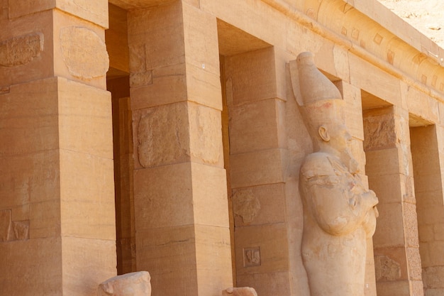 Photo mortuary temple of hatshepsut in luxor egypt