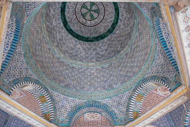 Mosaïek tegels op de koepel van de rots tempel berg Jeruzalem Israël