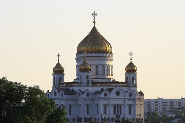 Московская купольная церковь / православная архитектура, соборные купола в москве, россия, православие, христианство, концепция веры