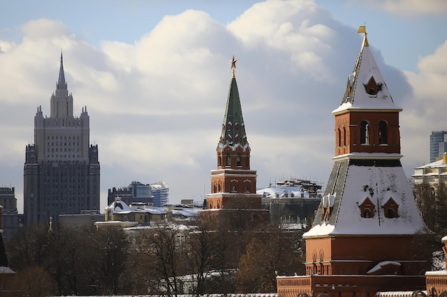 Московская купольная церковь / православная архитектура, соборные купола в москве, россия, православие, христианство, концепция веры