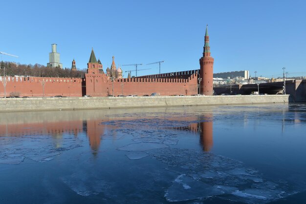 Московский Кремль с Москвы-реки