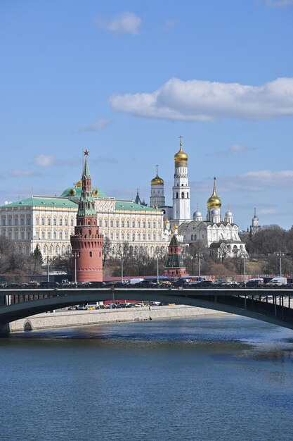 Photo the moscow kremlin in the spring