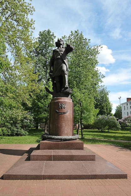 Москва, Россия - 23 мая 2021 года: памятник Петру I на Измайловском острове в Москве