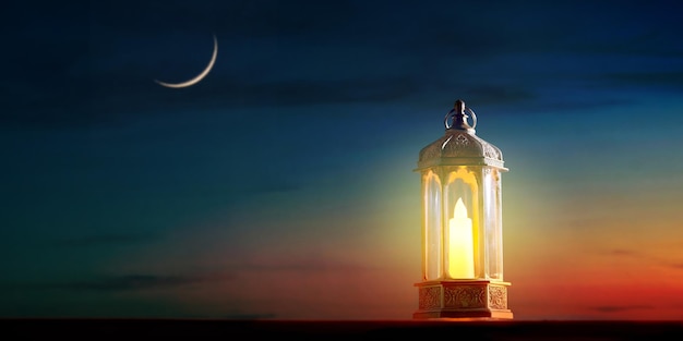 Moslim heilige maand Ramadan Kareem Sier Arabische lantaarn met brandende kaars gloeien met wassende maan