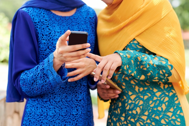 Moslimvrouwen gebruiken nieuwe mobiele applicatie