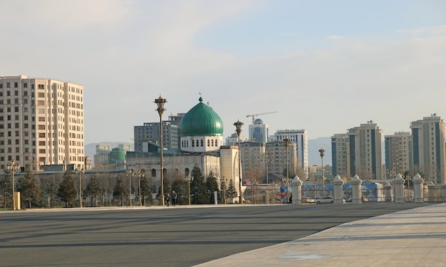 건설 중인 모스크 두샨베 타지키스탄