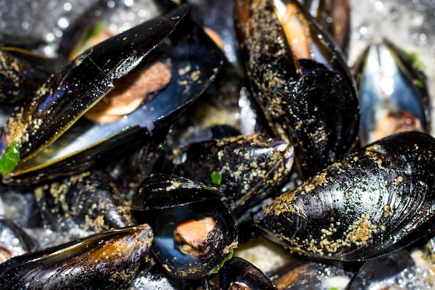 Foto mosselen met citroensaus. seafood. mediterrane keuken