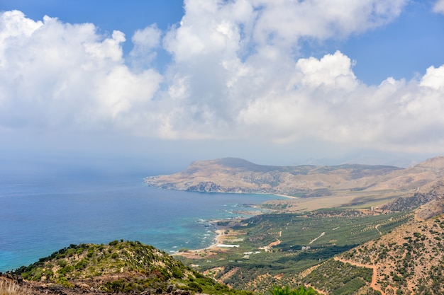 最も高い山、クレタ島、ギリシャからの中海の最も美しい景色