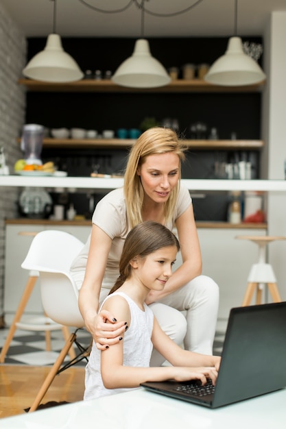 Photo mother and daughter