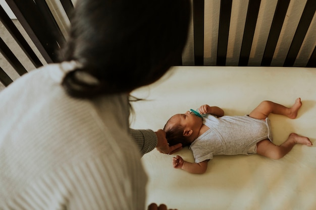 Photo mother looking after a sleeping baby