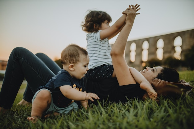 Photo mother with son and daughter on grass