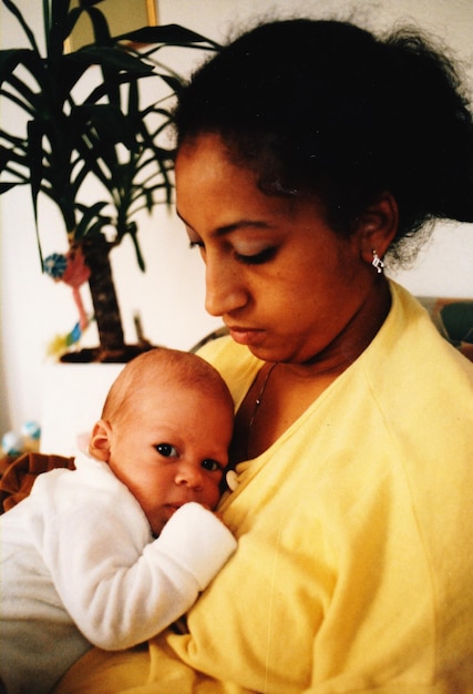 Photo mother with son at home