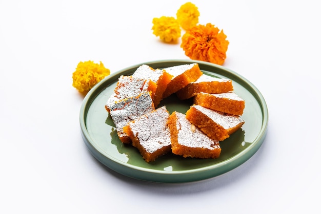 Moti Pak of Motichur barfimotichoor burfi is een populair Indiaans zoet voor speciale gelegenheden op Diwali.