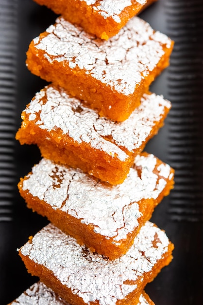 Moti Pak of Motichur barfimotichoor burfi is een populair Indiaans zoet voor speciale gelegenheden op Diwali.