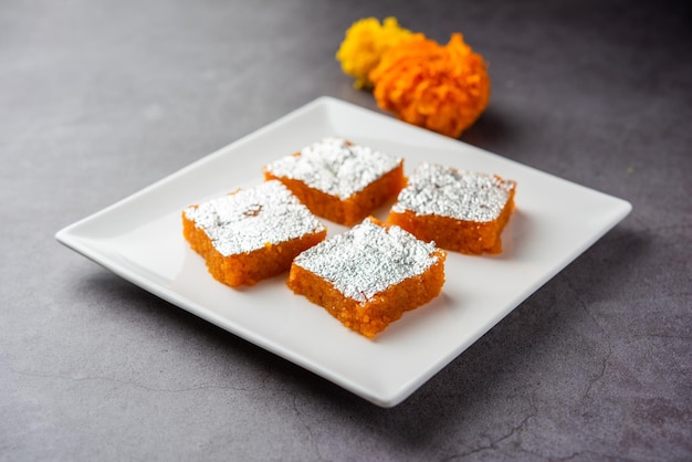 Moti Pak of Motichur barfimotichoor burfi is een populair Indiaas snoepje voor speciale diwali-gelegenheden