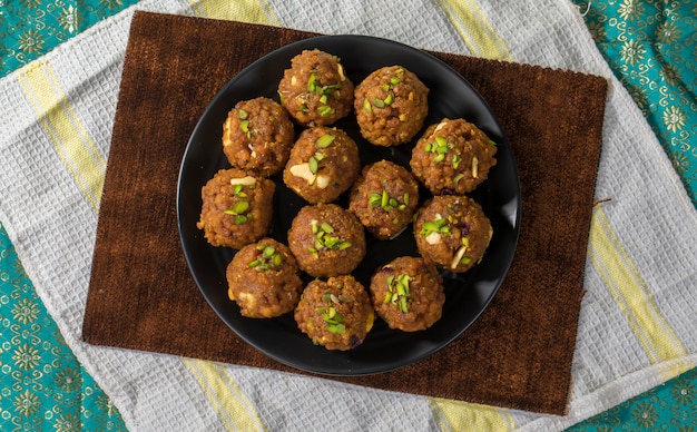 Motichur rabri laddu