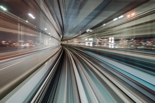 Photo motion blurred of train moving inside tunnel with daylight in tokyo japan