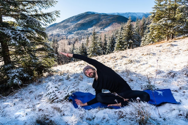 Motivatieyoga op de bergheuvels