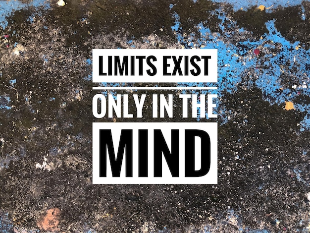 LIMITS ONLY IN THE MIND 문구로 작성된 동기 부여 인용문