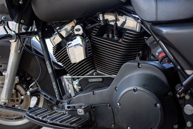 Motor close-up shot van mooie en op maat gemaakte motorfiets