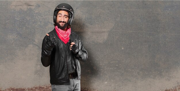 Photo motorbike rider with a magnifying glass