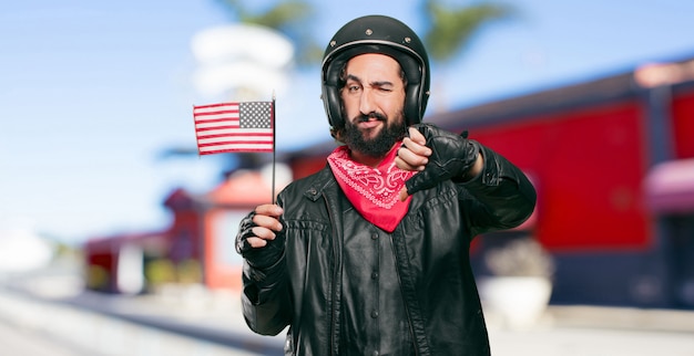 미국 국기와 함께 오토바이 라이더