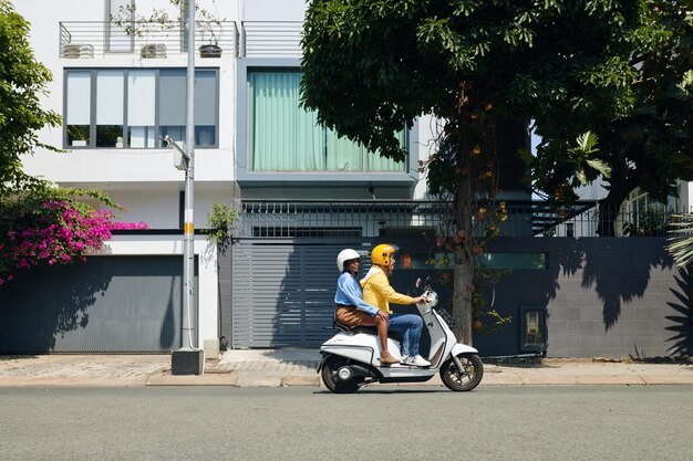 モーターバイクタクシーサービス