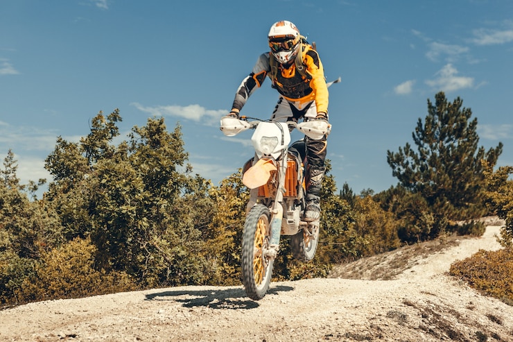 Foto motorcrosser in de lucht