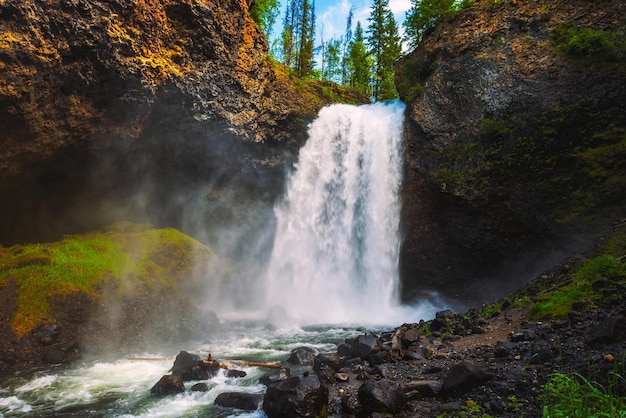 Moul Falls на Grouse Creek в Канаде