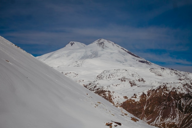 写真 エルブルス山、カバルダバルカル共和国。