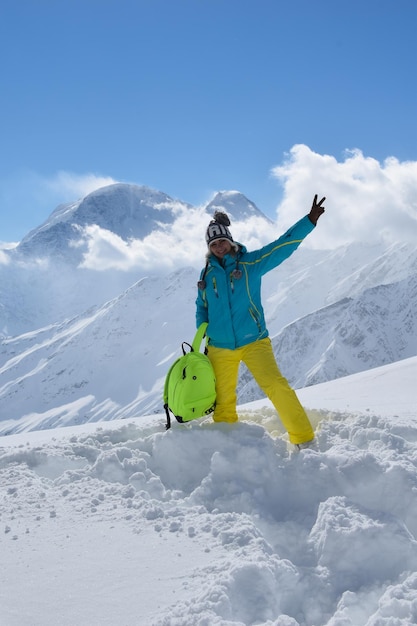 Эльбрус с горнолыжными трассами Кавказ снежные горы Горные лыжи на свежем воздухе