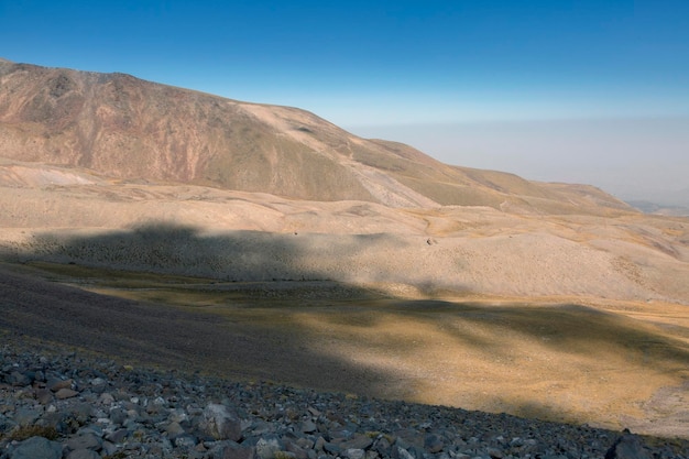 Mount Ergies Turkije grote stratovulkaan omringd door vele monogenetische ventilatieopeningen en lavakoepels